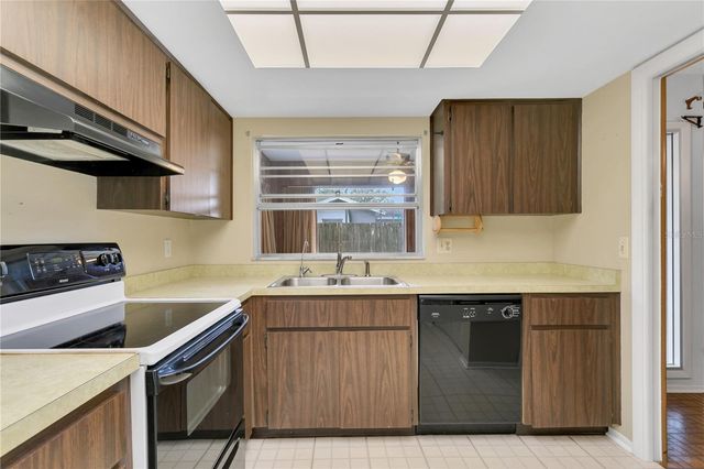 820 AMBASSADOR LOOP, Tampa, FL 33613