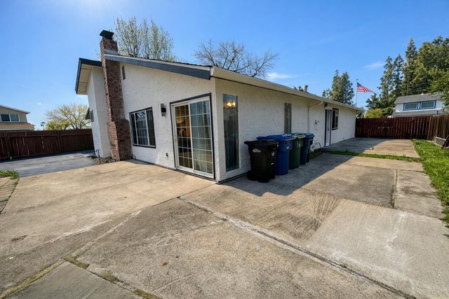 8400 Juglans Dr, Orangevale, CA 95662