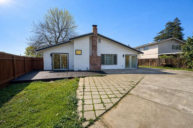 8400 Juglans Dr, Orangevale, CA 95662