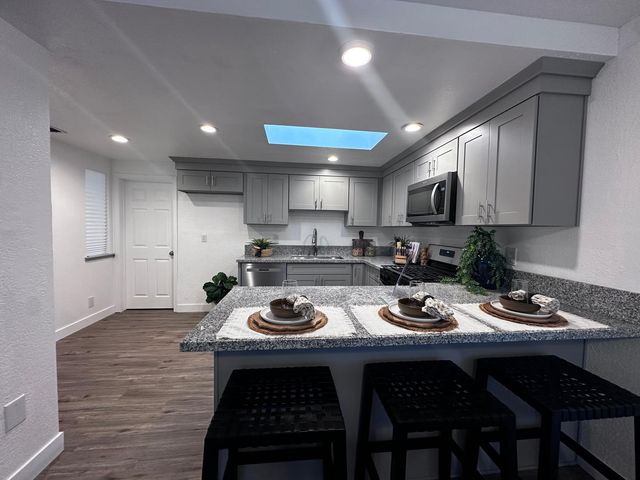 8400 Juglans Dr, Orangevale, CA 95662