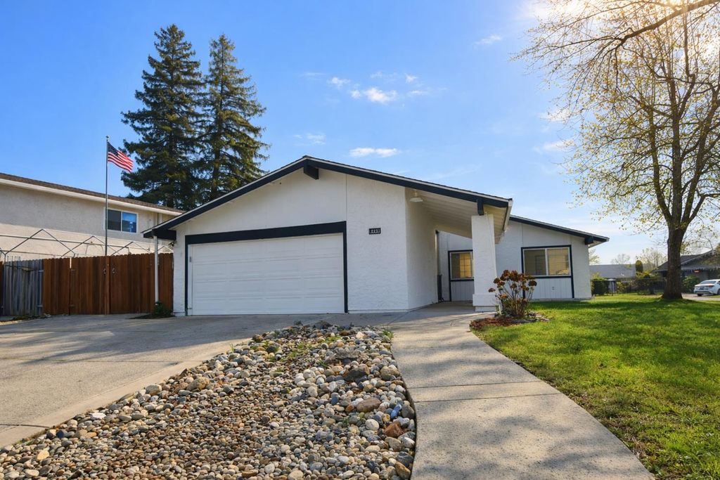 8400 Juglans Dr, Orangevale, CA 95662