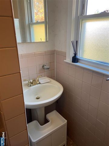 49 Carnation Street, Bergenfield, NJ 07621