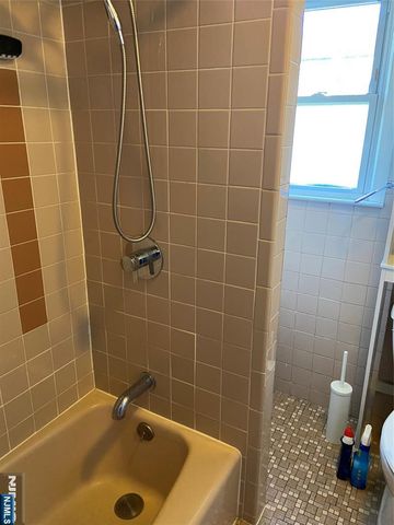 49 Carnation Street, Bergenfield, NJ 07621