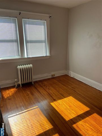 49 Carnation Street, Bergenfield, NJ 07621