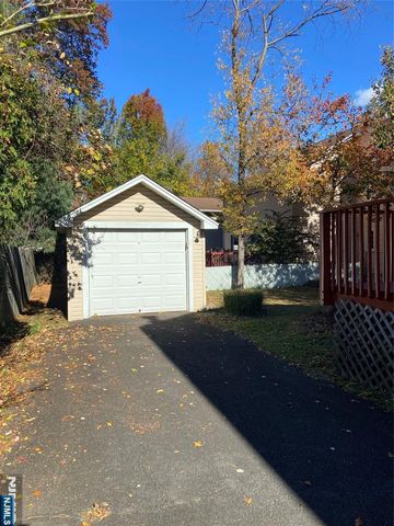 49 Carnation Street, Bergenfield, NJ 07621