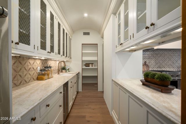 8306 N MERION Way, Paradise Valley, AZ 85253
