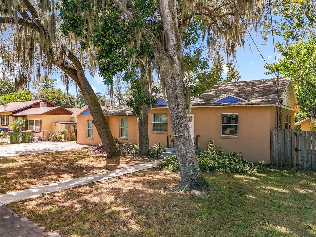 109 N OAKLAND STREET, Leesburg, FL 34748