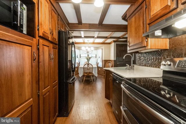 11 E FRONT ST, Jim Thorpe, PA 18229