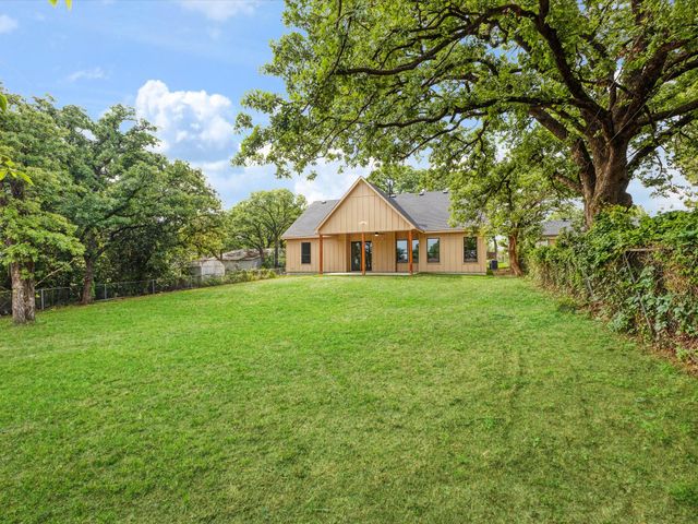 314 W Mistletoe Drive, Kennedale, TX 76060