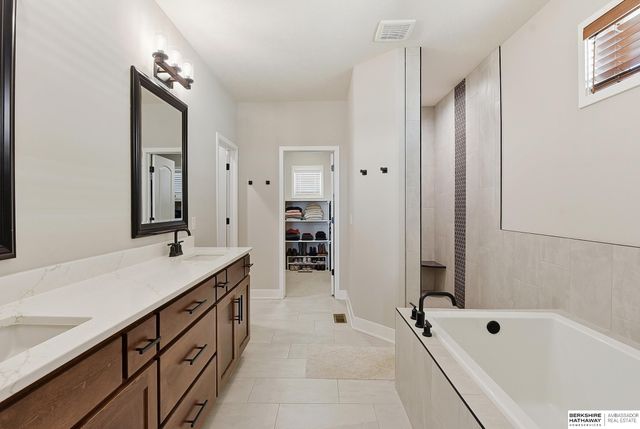 10211 S 191st Avenue, Omaha, NE 68136