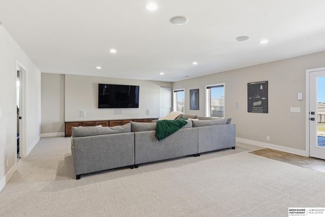 10211 S 191st Avenue, Omaha, NE 68136