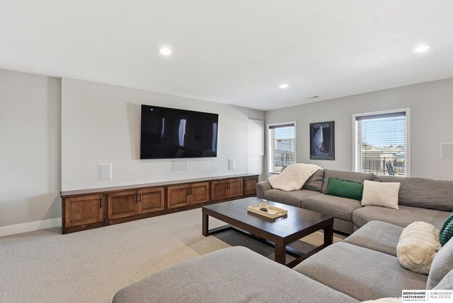 10211 S 191st Avenue, Omaha, NE 68136