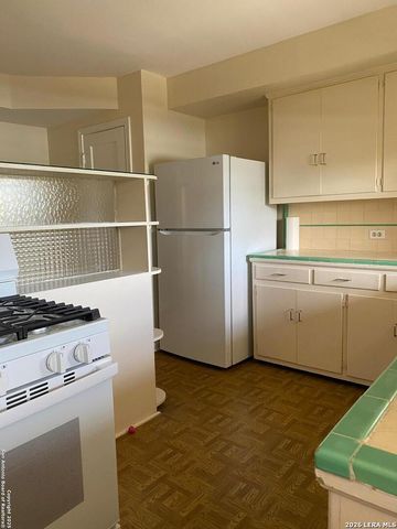 152 Terrell Rd Apt 4, Alamo Heights, TX 78209