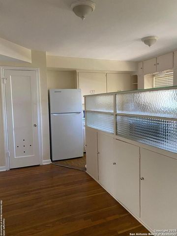 152 Terrell Rd Apt 4, Alamo Heights, TX 78209