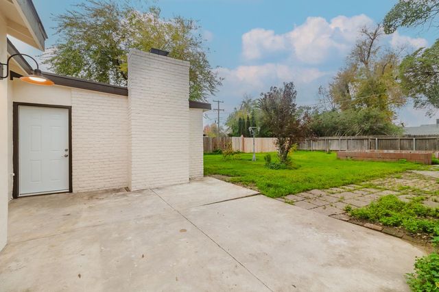 2931 Wright St, Sacramento, CA 95821