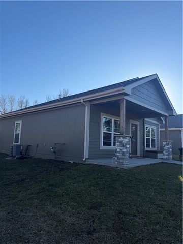 934 E Hamblin Street, Ottawa, KS 66067