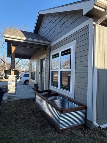 934 E Hamblin Street, Ottawa, KS 66067