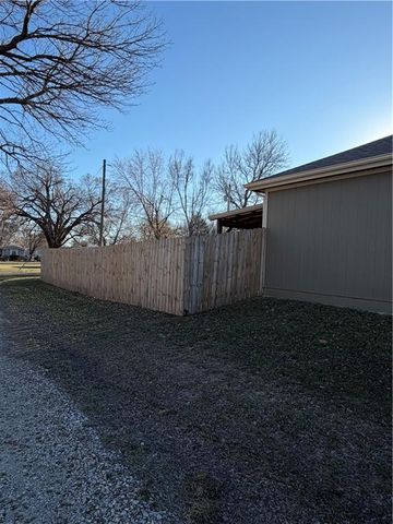 934 E Hamblin Street, Ottawa, KS 66067