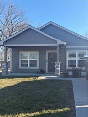 934 E Hamblin Street, Ottawa, KS 66067