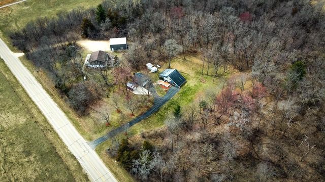 E12516 County Road T., Baraboo, WI 53913