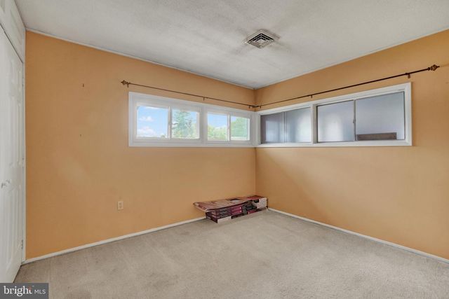 1241 WOGAN RD, York, PA 17404