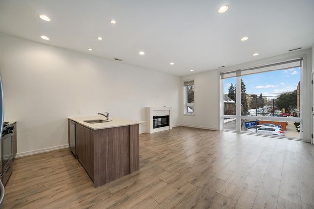 4119 N NARRAGANSETT Avenue 101, Chicago, IL 60634