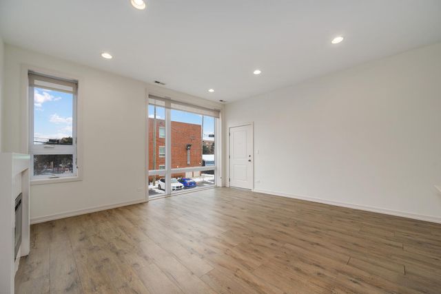 4119 N NARRAGANSETT Avenue 101, Chicago, IL 60634