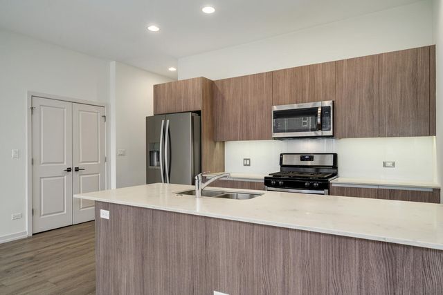 4119 N NARRAGANSETT Avenue 101, Chicago, IL 60634