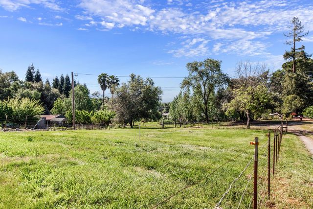 9256 Horseshoe Bar Rd, Loomis, CA 95650