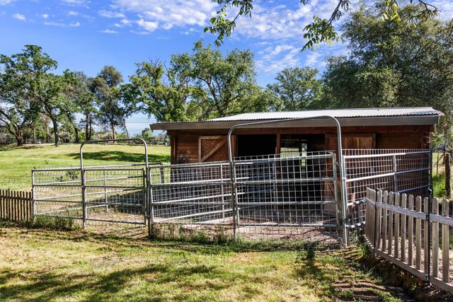 9256 Horseshoe Bar Rd, Loomis, CA 95650