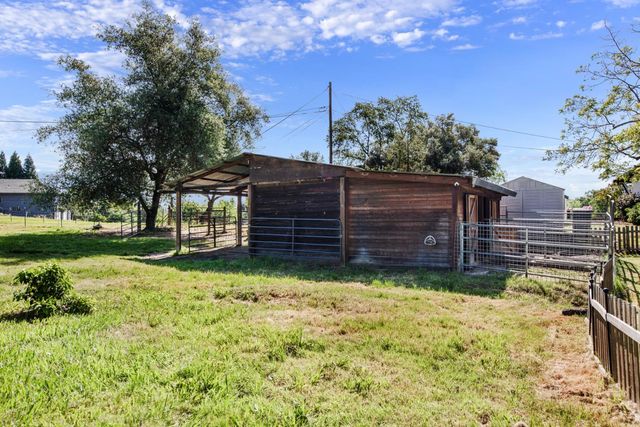 9256 Horseshoe Bar Rd, Loomis, CA 95650
