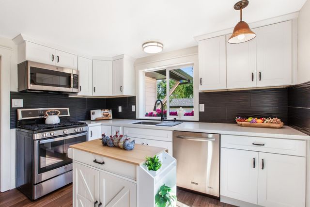 9256 Horseshoe Bar Rd, Loomis, CA 95650