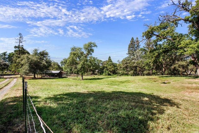 9256 Horseshoe Bar Rd, Loomis, CA 95650