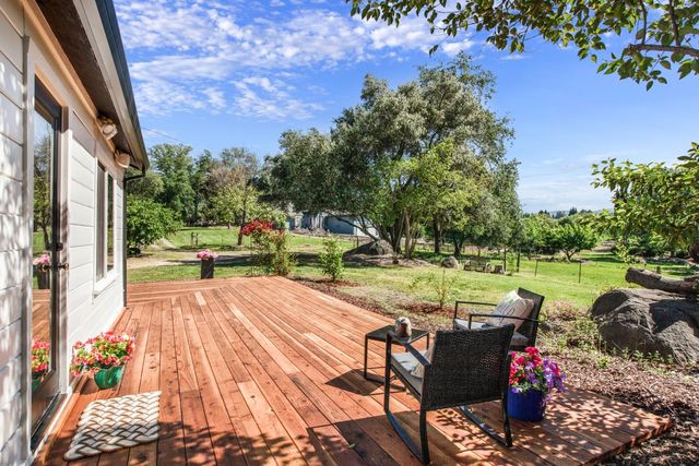 9256 Horseshoe Bar Rd, Loomis, CA 95650