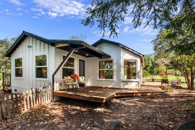 9256 Horseshoe Bar Rd, Loomis, CA 95650