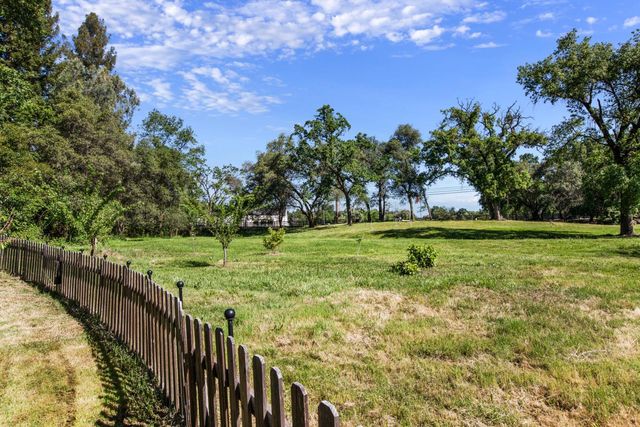 9256 Horseshoe Bar Rd, Loomis, CA 95650