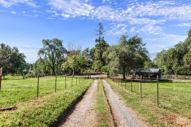 9256 Horseshoe Bar Rd, Loomis, CA 95650
