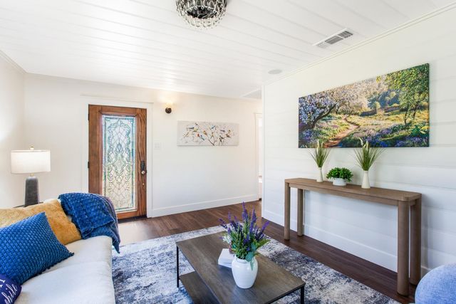 9256 Horseshoe Bar Rd, Loomis, CA 95650