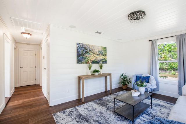 9256 Horseshoe Bar Rd, Loomis, CA 95650