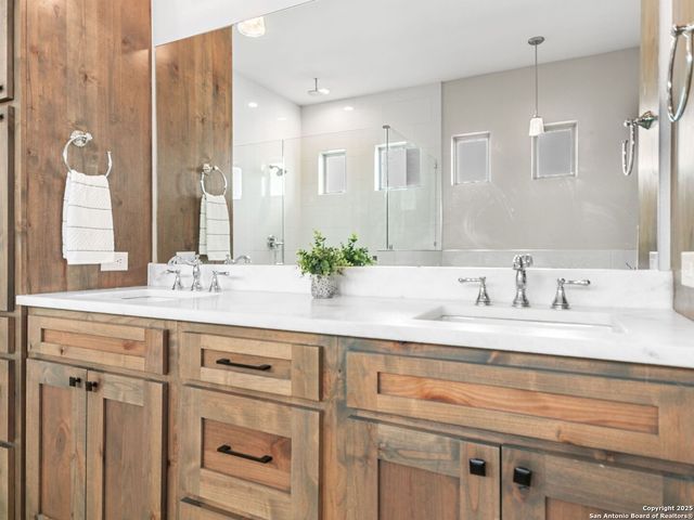 102 CREEDE ST, Boerne, TX 78006