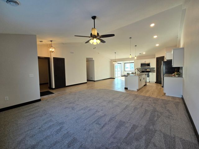 916 Katelyn Circle NE, Montgomery, MN 56069