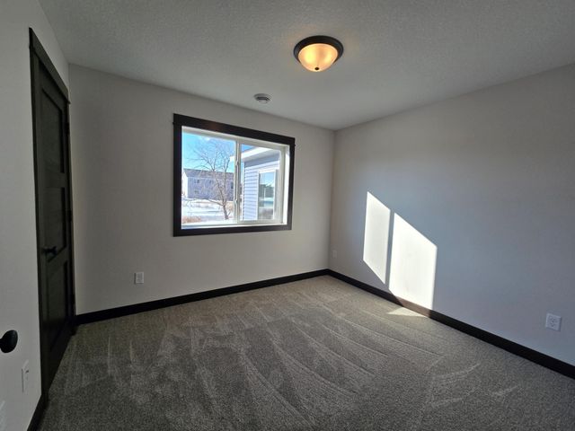 916 Katelyn Circle NE, Montgomery, MN 56069