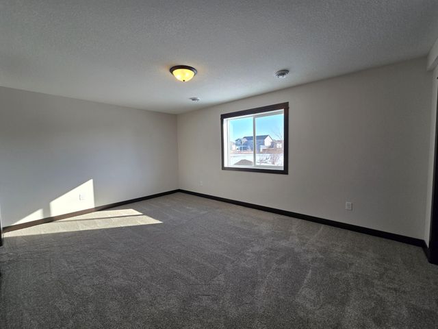 916 Katelyn Circle NE, Montgomery, MN 56069