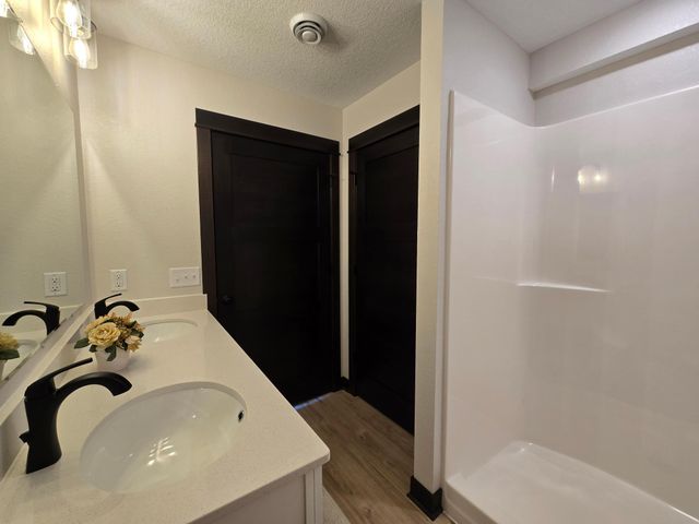 916 Katelyn Circle NE, Montgomery, MN 56069