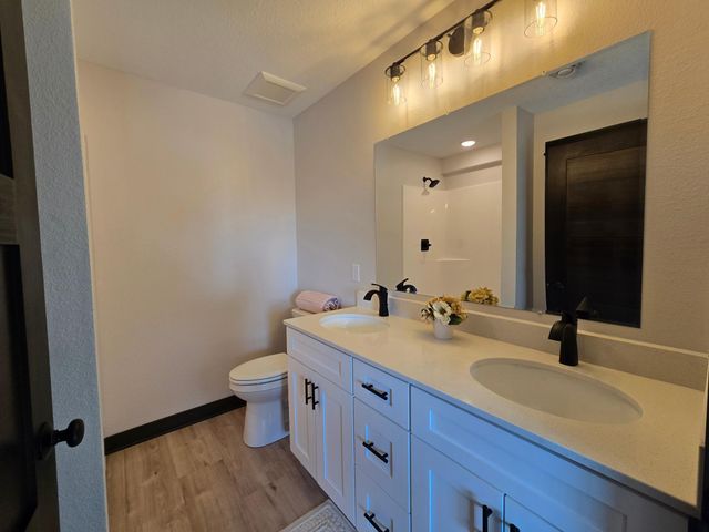 916 Katelyn Circle NE, Montgomery, MN 56069