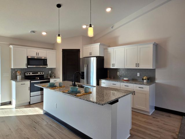 916 Katelyn Circle NE, Montgomery, MN 56069