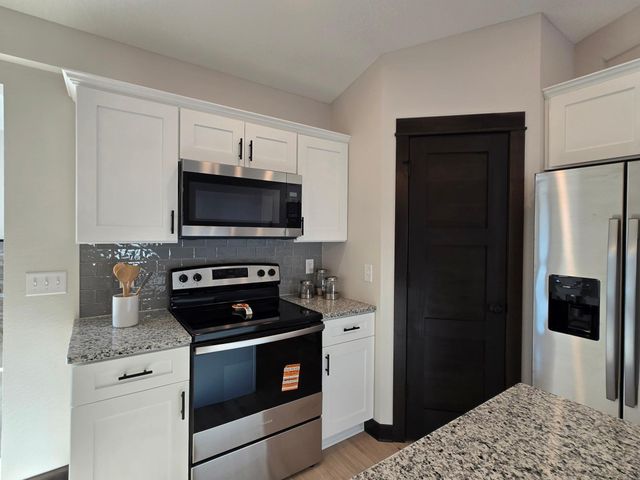 916 Katelyn Circle NE, Montgomery, MN 56069