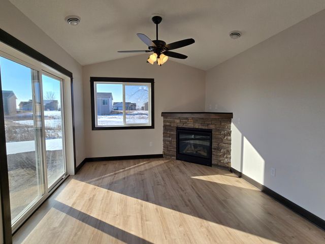 916 Katelyn Circle NE, Montgomery, MN 56069