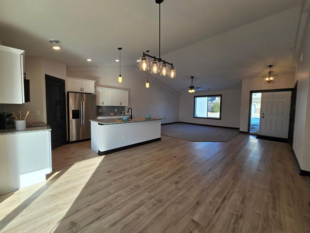 916 Katelyn Circle NE, Montgomery, MN 56069