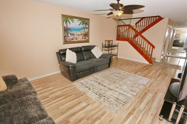 325 3RD Way, West Palm Beach, FL 33407